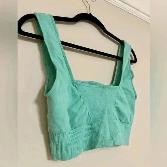 Lululemon sports bra bright green - Picture 2 of 4